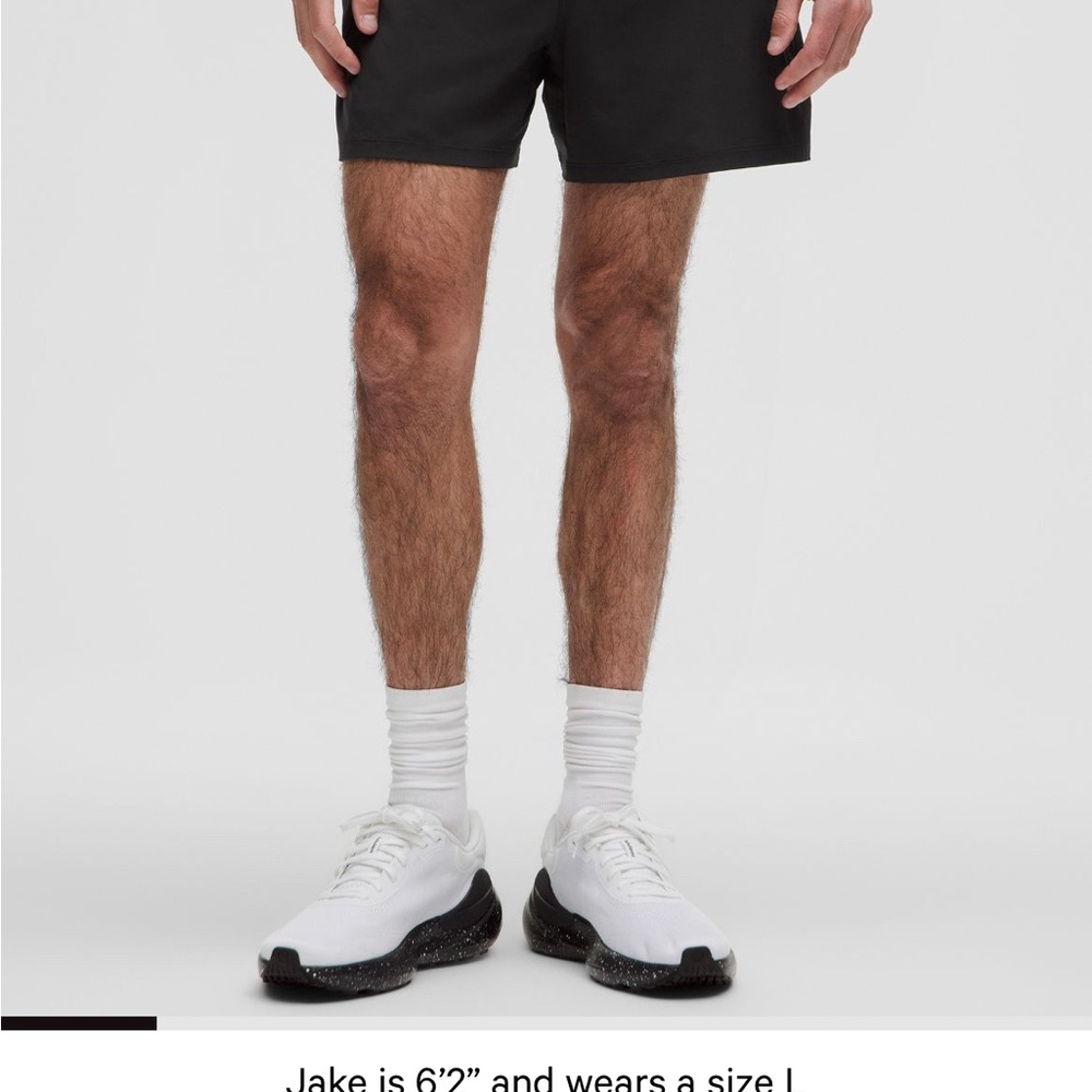 Lululemon Pace Breaker Lined 7 inch Large.